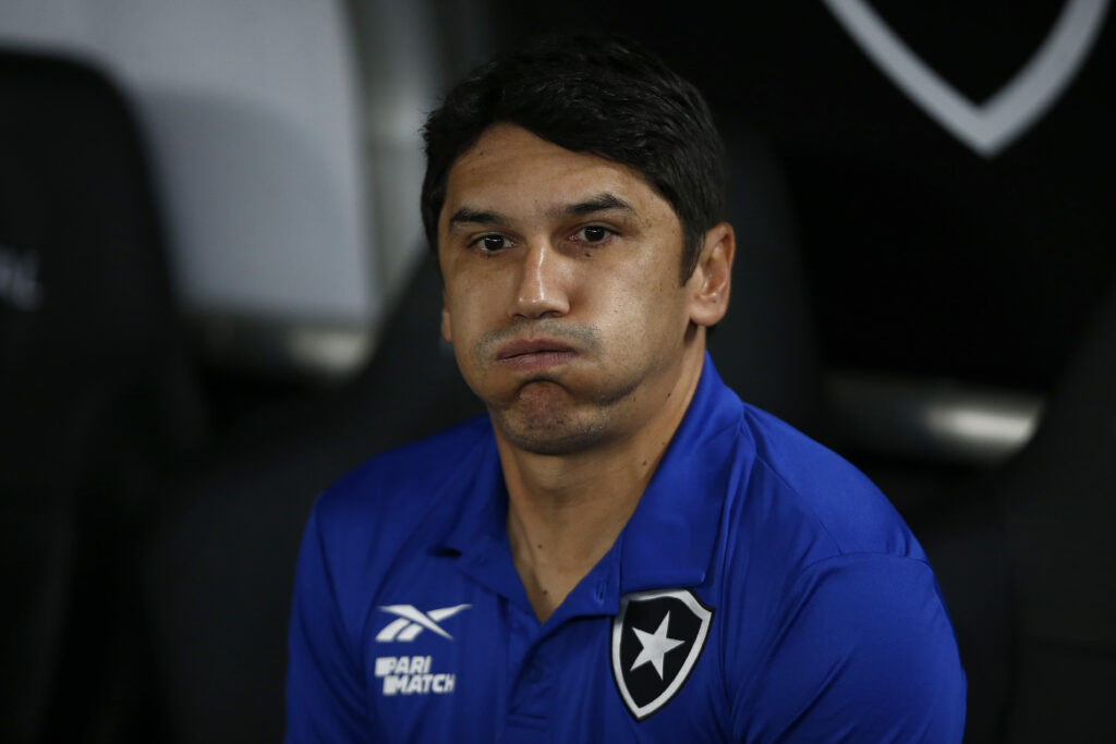 Lúcio Flávio pode deixar Botafogo para dar lugar a ex-Flamengo