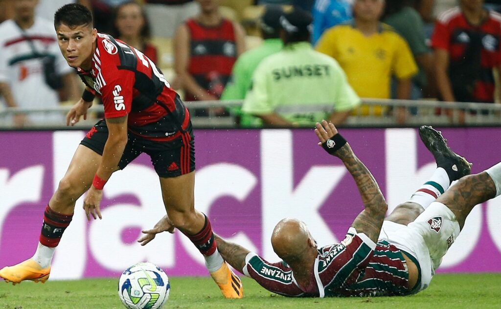 Luiz Araújo e Felipe Melo em Flamengo x Fluminense
