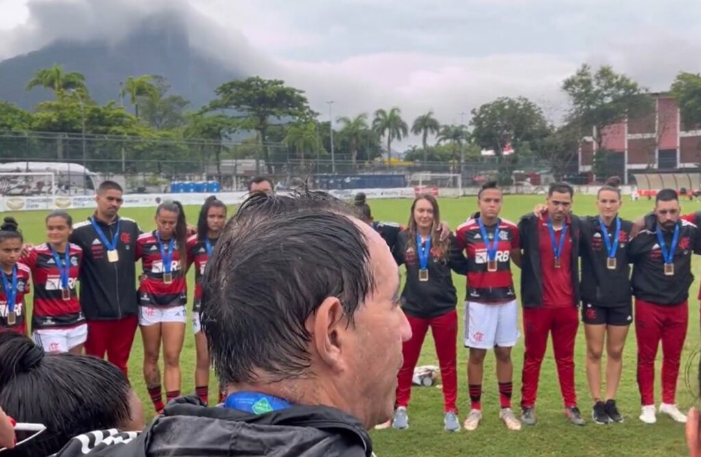 Maurício Salgado faz promessa ao futebol feminino do Flamengo