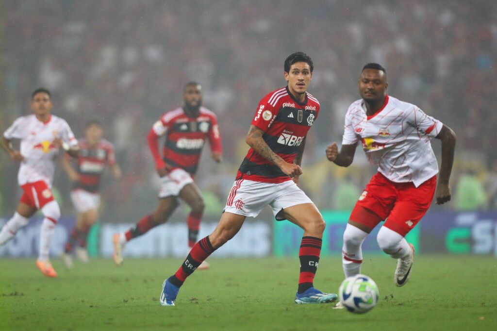 Flamengo e Bragantino no Maracanã, pela 30ª rodada do Campeonato Brasileiro
