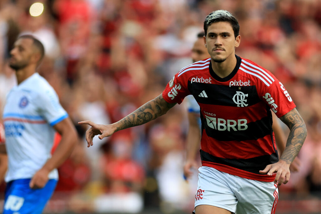 Pedro comemora gol pelo Flamengo; veja lista com golaços do atacante pelo Fla