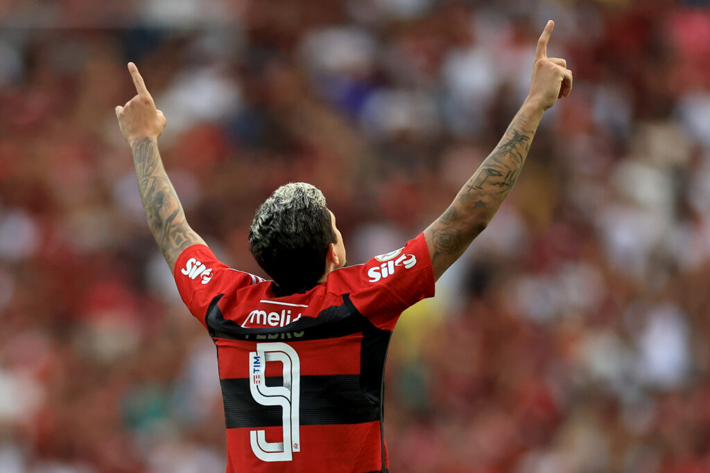 Pedro comemora gol pelo Flamengo no Campeonato Brasileiro; veja onde vai passar o jogo do Flamengo contra o Fortaleza hoje