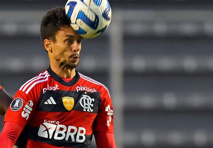 Rodrigo Caio volta a jogar pelo Flamengo contra o Santos