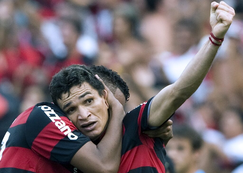Ronaldo Angelim comemora gol do título do Brasileiro 2009 pelo Flamengo