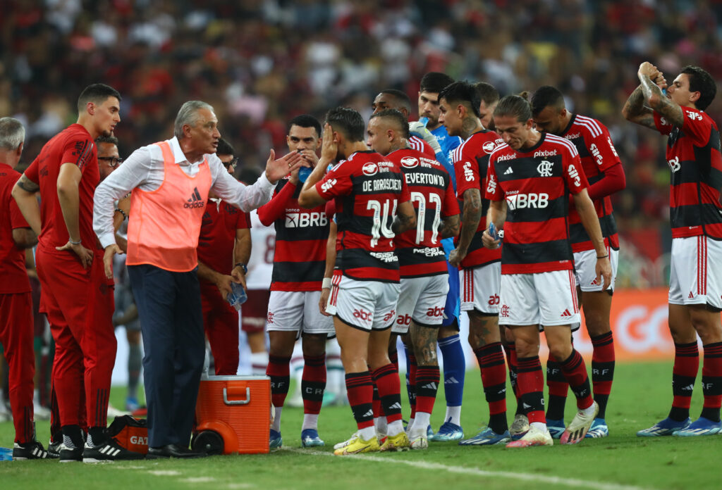 Tite orienta jogadores do Flamengo; time terá maratona de 3 jogos em 6 dias no Brasileirão após a Data Fifa