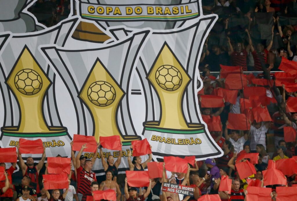 Torcida do Flamengo apoia time no Maracanã