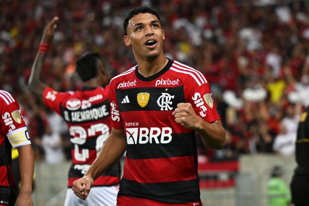 Pedro, Gerson, Wesley, Gabigol e outros dois jogadores estão em top 5 dos mais valiosos do Brasil