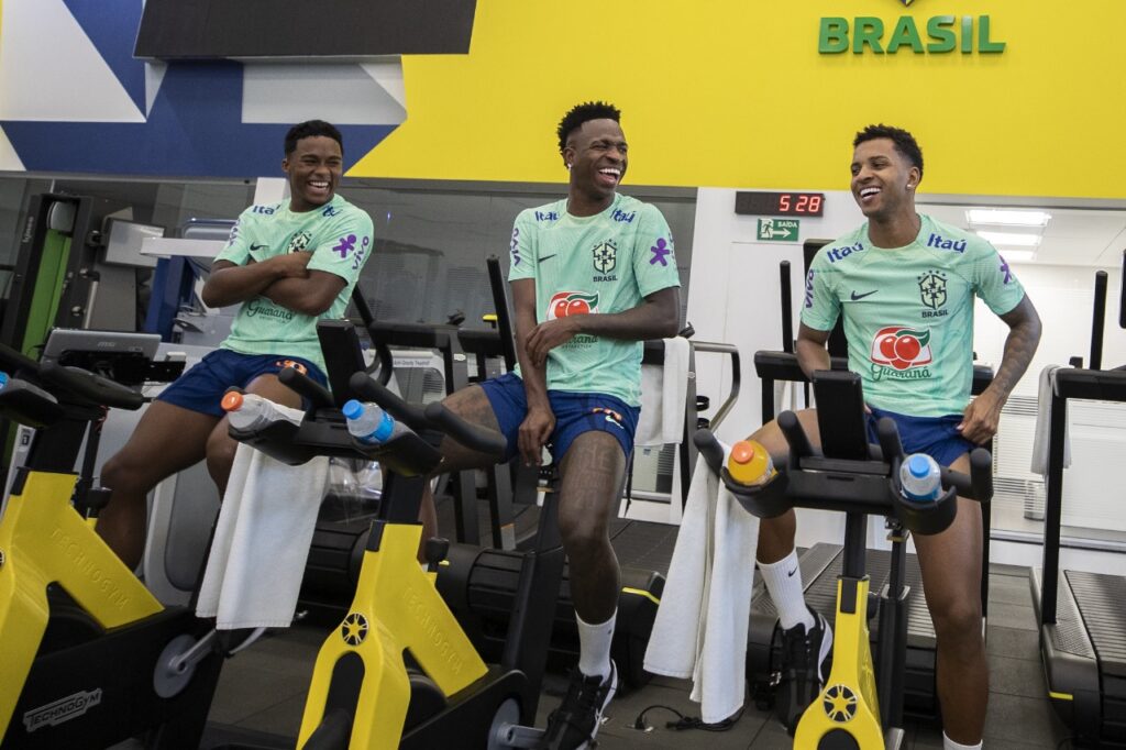 Seleção faz primeiro treino antes de enfrentar a Colômbia pelas eliminatórias