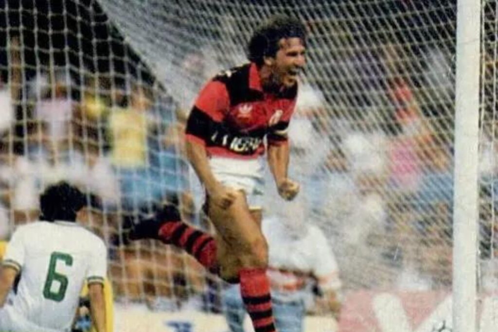 Zico marcou hat-trick e golaço de falta pelo Flamengo contra o Santa Cruz, no Brasileirão de 87