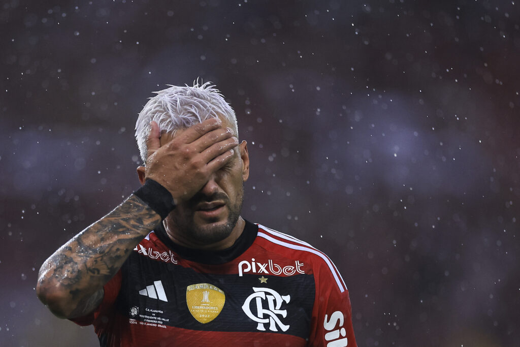 Arrascaeta se lamentando pelo Flamengo