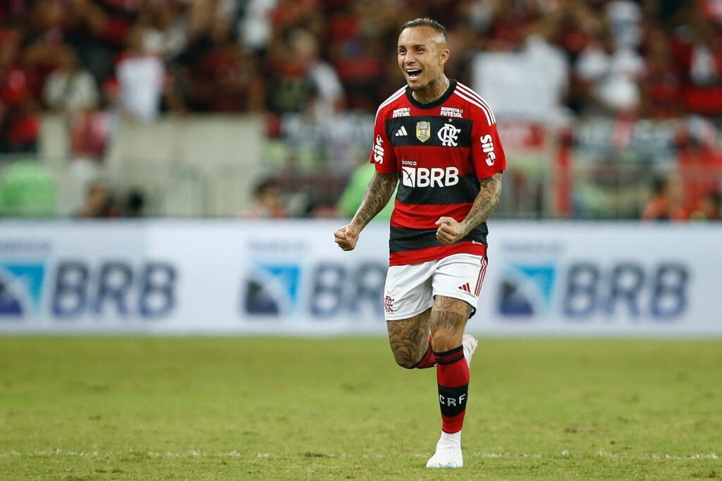 Everton Cebolinha, do Flamengo, comemora após marcar o primeiro gol do time na partida entre Flamengo e Grêmio, pelo Brasileirão 2023