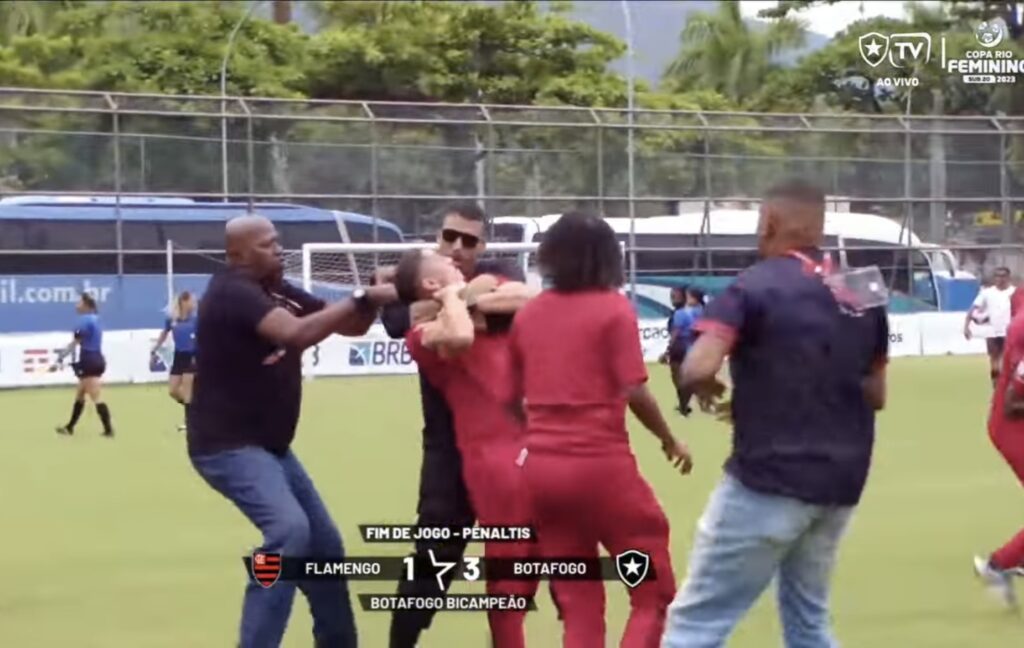 Confusão entre Flamengo e Botafogo na final da Copa Rio Feminina Sub-20