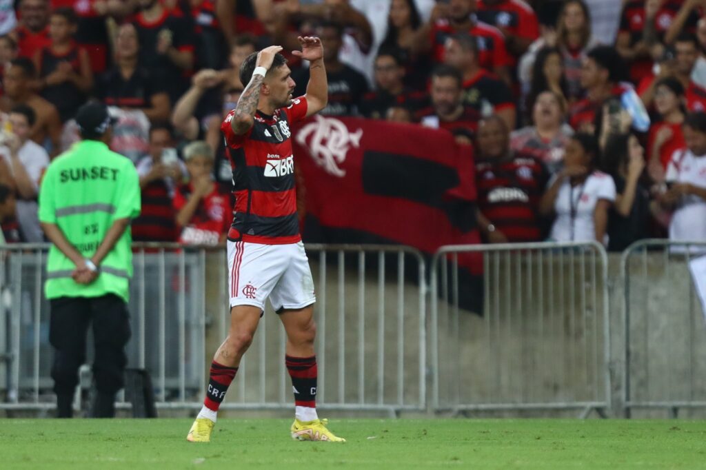 O ex-jogador e comentarista Denilson destacou a genialidade no gol de Arrascaeta, que deu a vitória para o Flamengo contra o Bragantino