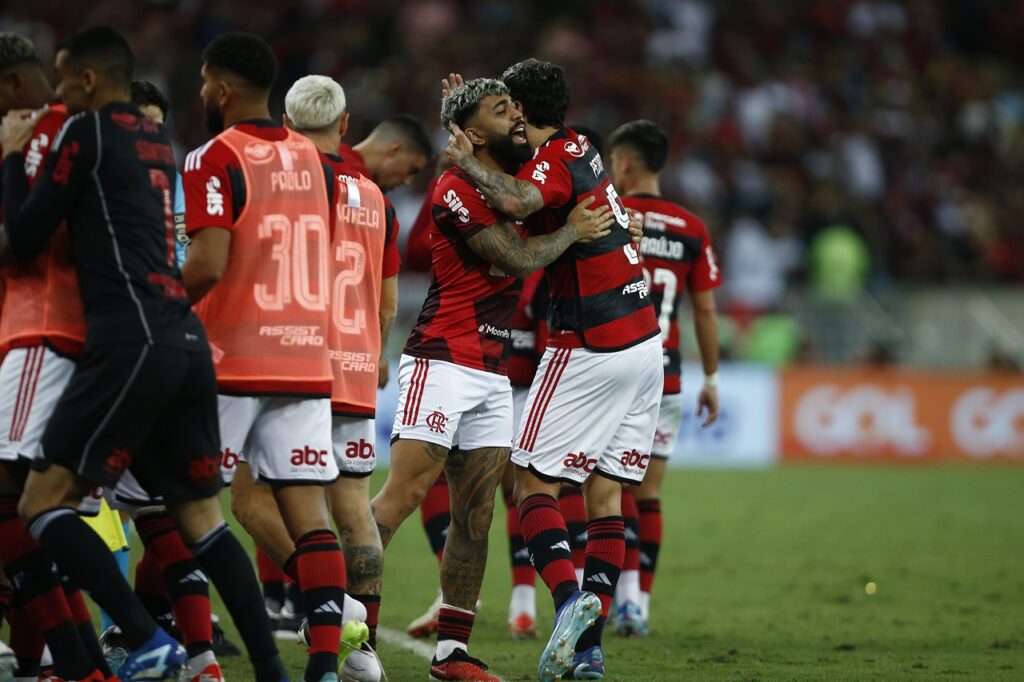 Comandada por Tite, equipe rubro-negra comemora vitória sobre o Palmeiras no Campeonato Brasileiro