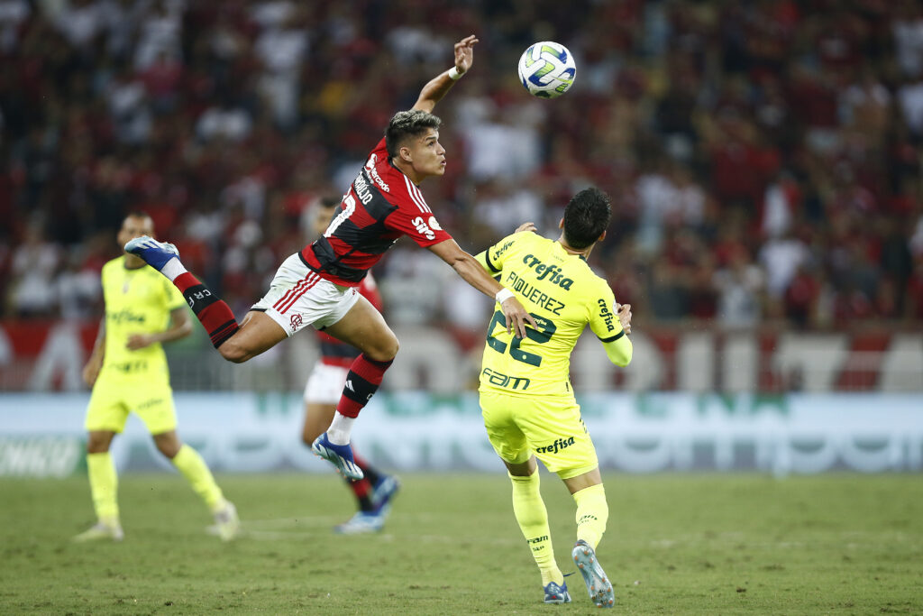 Luiz araújo foi decisivo defensivamente para o Flamengo contra o Palmeiras