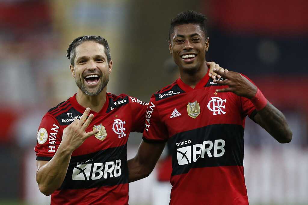 Diego Ribas e Bruno Henrique foram citados no post do Wolfsburg parabenizando o Flamengo pelos 128 anos