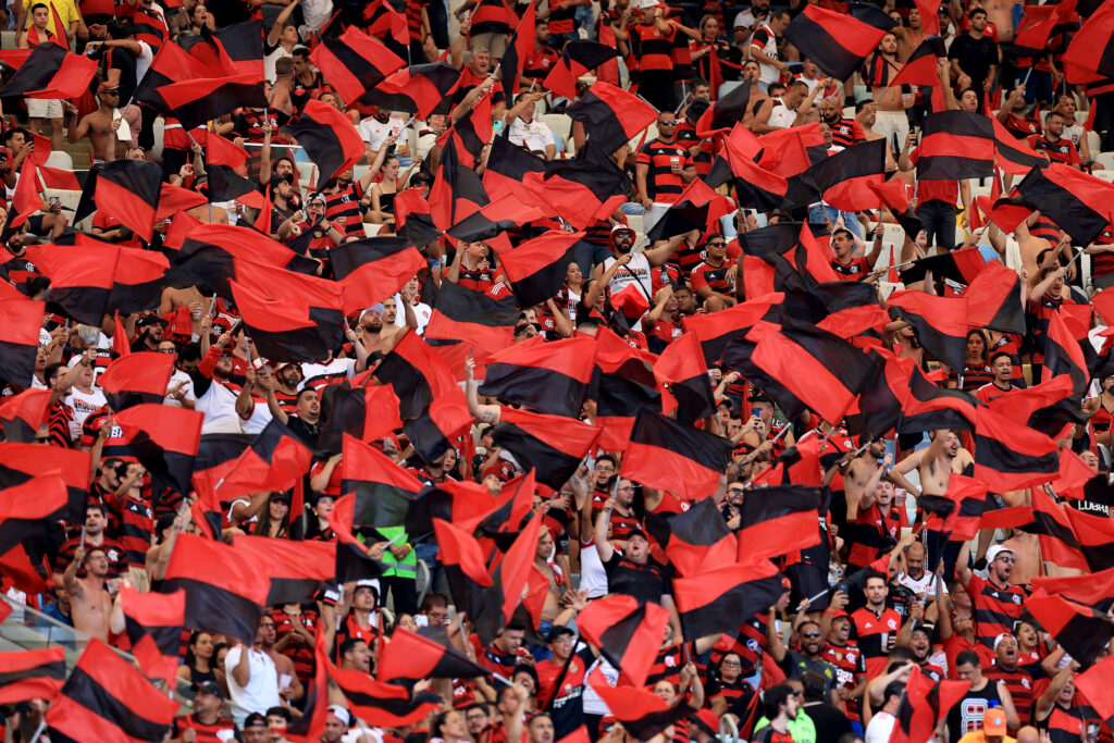 Torcida do Flamengo esgota setor para jogo contra o Fortaleza na Arena Castelão, pelo Campeonato Brasileiro