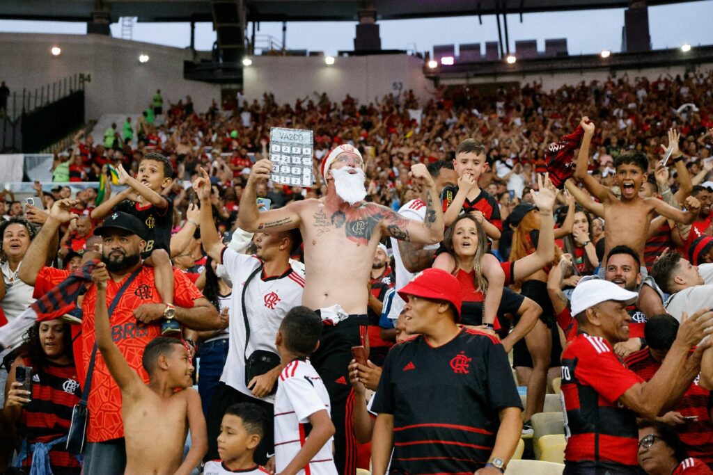 Torcida no Maracanã no jogo entre Flamengo e Vasco Aumento de custos do Maracanã fez Flamengo ficar com apenas R$ 37 milhões dos cerca de R$ 100 milhões arrecadados com bilheteria em 2023