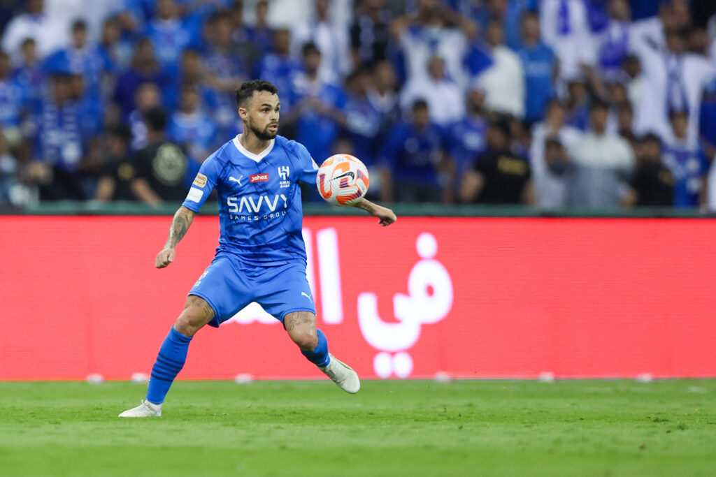 Al-HAzm enfrenta o Al-HIlal pela 14ª rodada do Campeonato Saudita; veja onde assistir Michael e Bruno Viana em campo