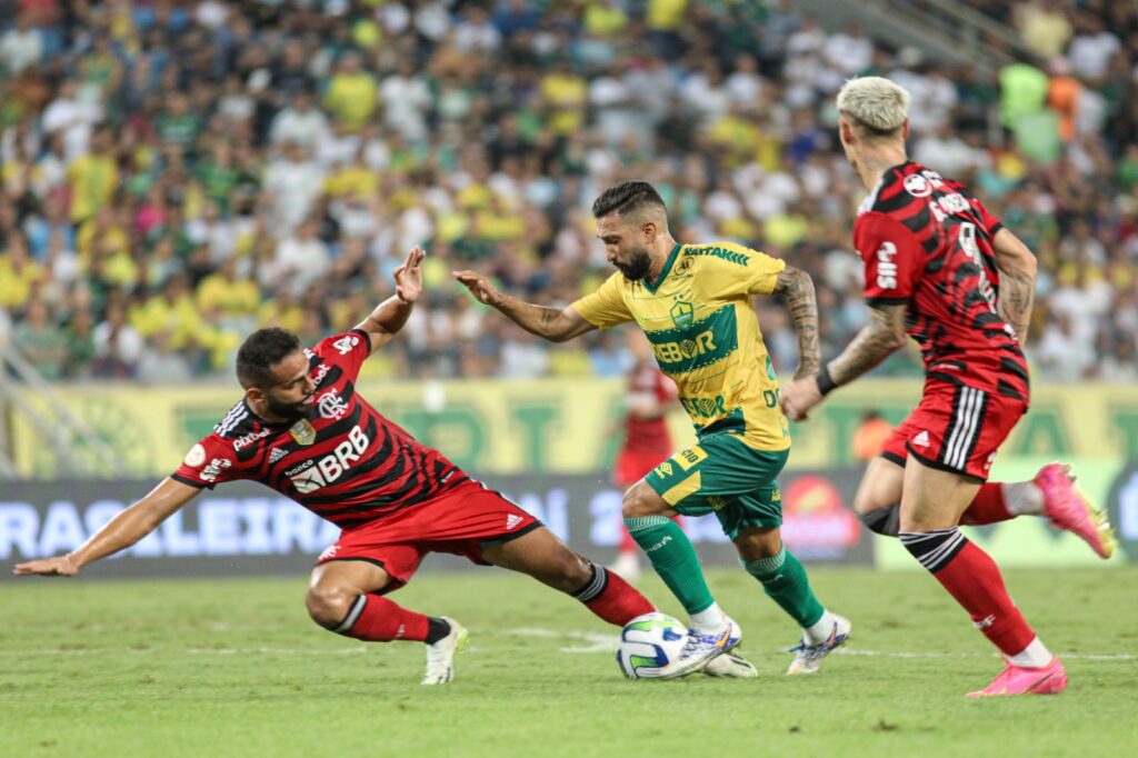 Flamengo e Cuiabá se enfrentam neste domingo (3), pela 36ª rodada do Campeonato Brasileiro; veja onde assistir e a provável escalação