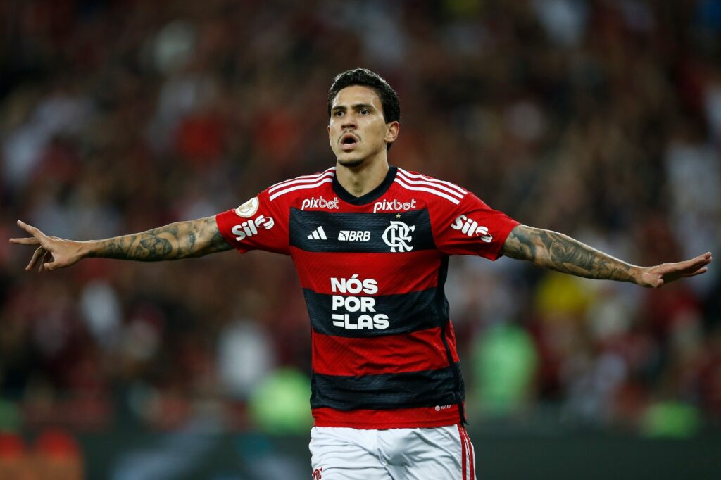 Pedro do Flamengo comemora após marcar o primeiro gol de seu time na partida entre Flamengo e Palmeiras pelo Brasileirão 2023