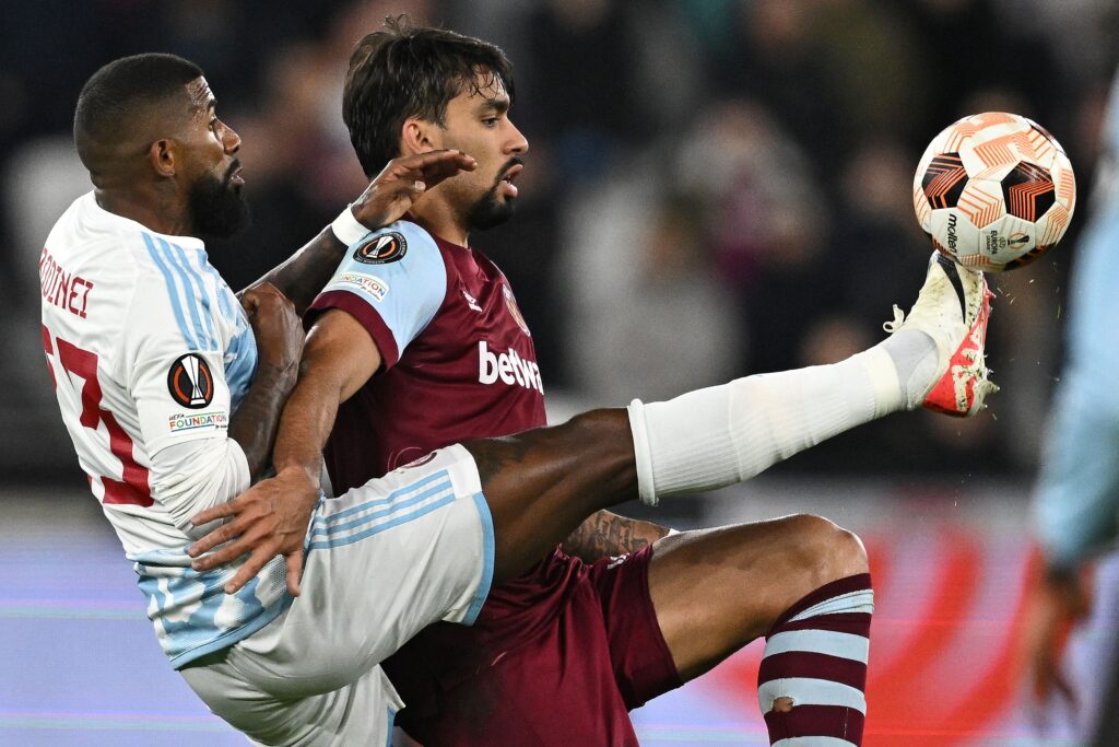Rodinei e Lucas Paquetá em duelo entre Olympiacos e West Ham pela Europa League
