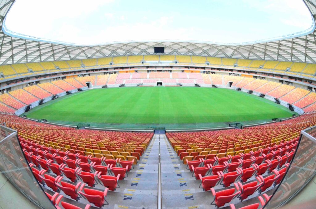Campo da Arena da Amazônia visto da arquibancada; estádio recebe jogo Flamengo x Audax em 2024 e governador comemora