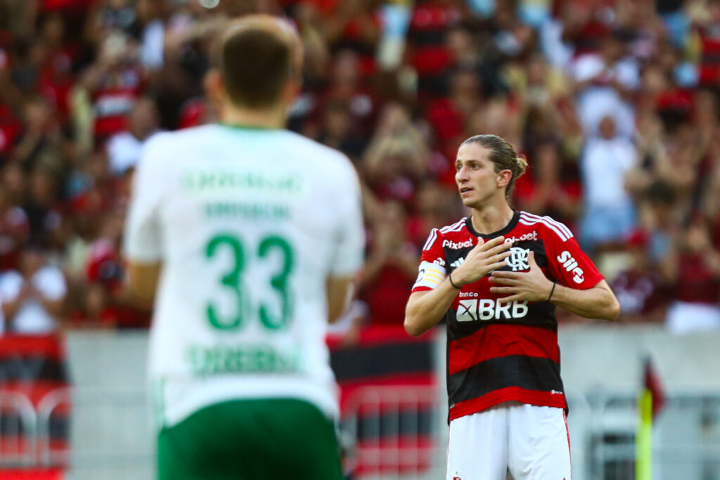 Filipe Luís em despedida do Flamengo; atleta comentou sonho de ser treinador e citou Jorge Jesus