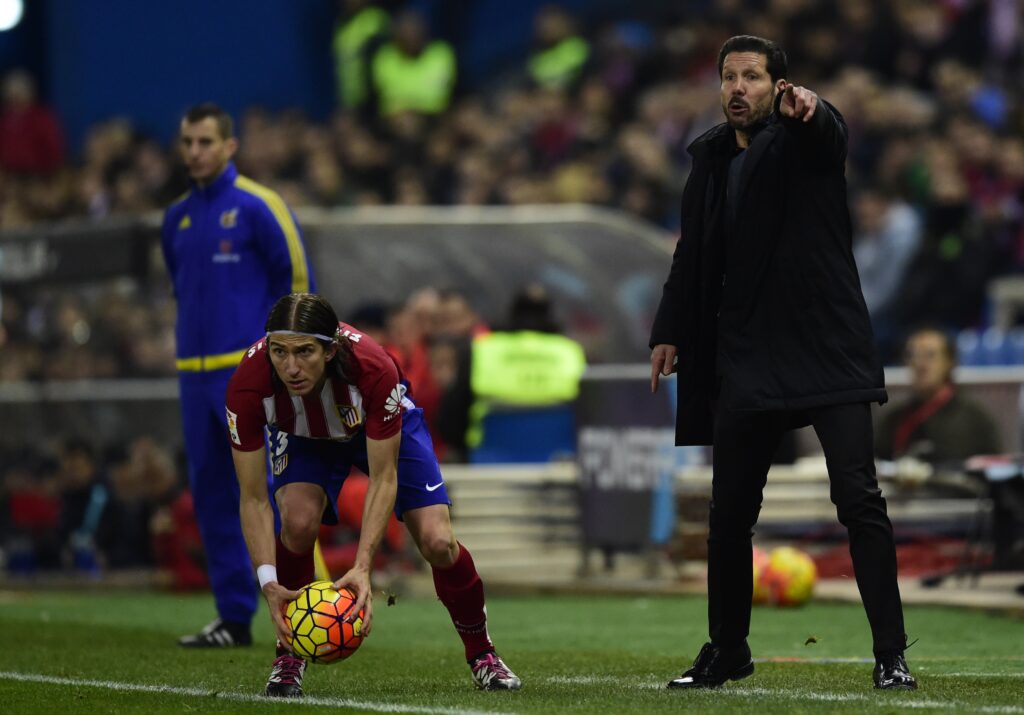 Filipe Luís e Simeone no Atlético de Madrid; técnico argentino agradeceu elogios do lateral ex-Flamengo