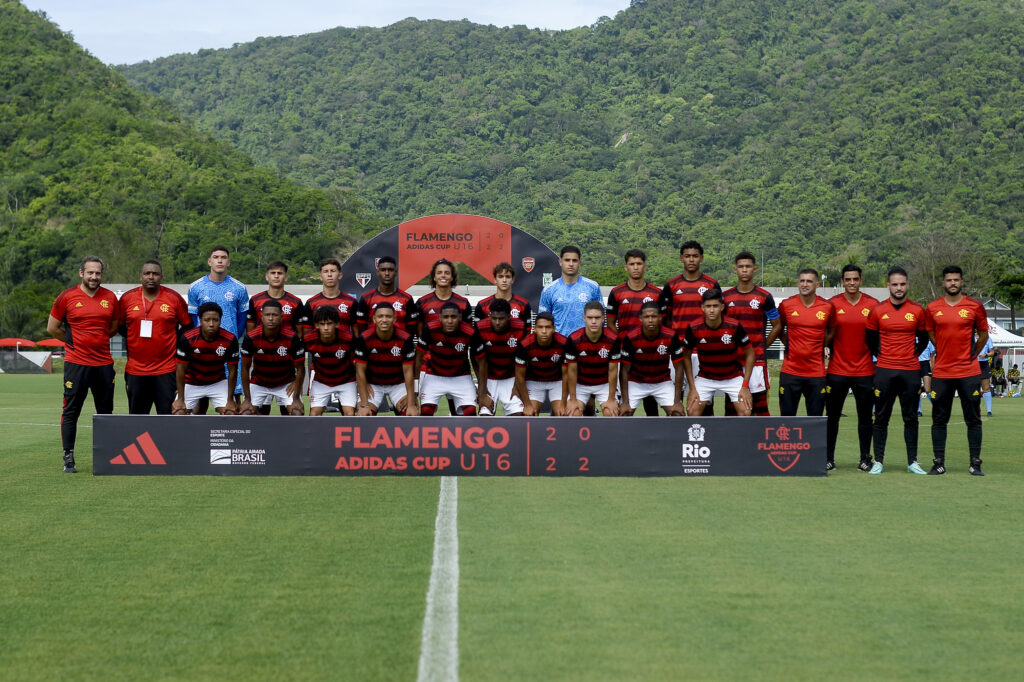Elenco do Flamengo campeão da Flamengo Adidas Cup Sub-16 2022; 2ª edição começa nesta segunda-feira