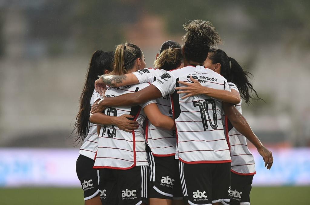 Flamengo comemora gol contra a Ferroviária, na primeira rodada da Ladies Cup; nesta quarta, as Meninas da Gávea ficaram no 1x1 com o Santos