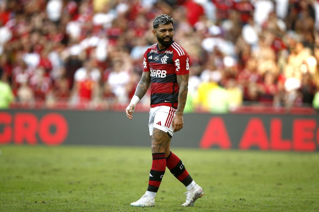 Gabigol, reserva de Pedro no Flamengo, também ficaria no banco do Palmeiras e outros clubes, garante jornalista