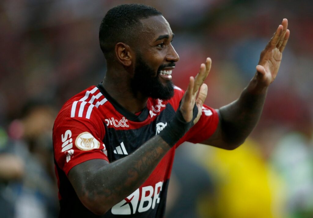 Gerson comemora gol pelo Flamengo