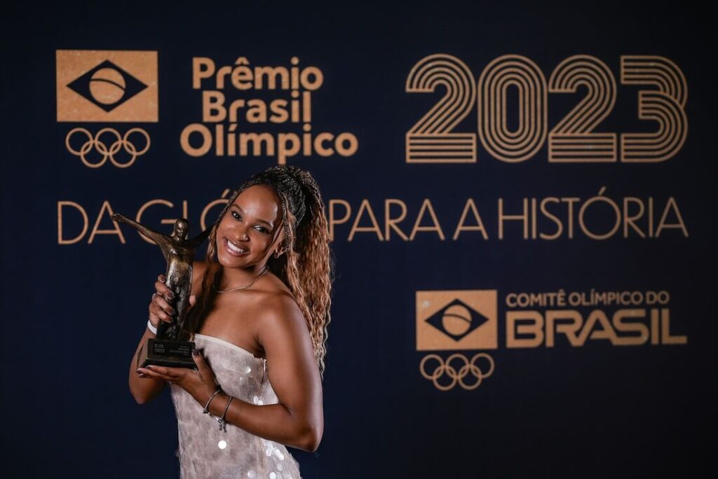 Rebeca Andrade e Flávia Saraiva, do Flamengo, foram premiadas no Prêmio Brasil Olímpico
