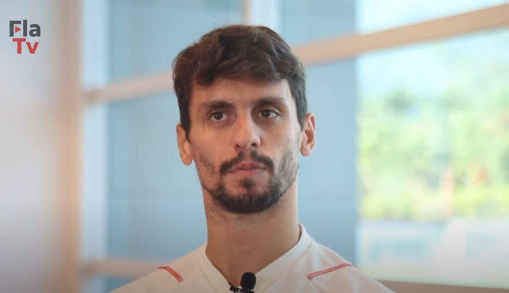 Rodrigo Caio faz promessa Flamengo
