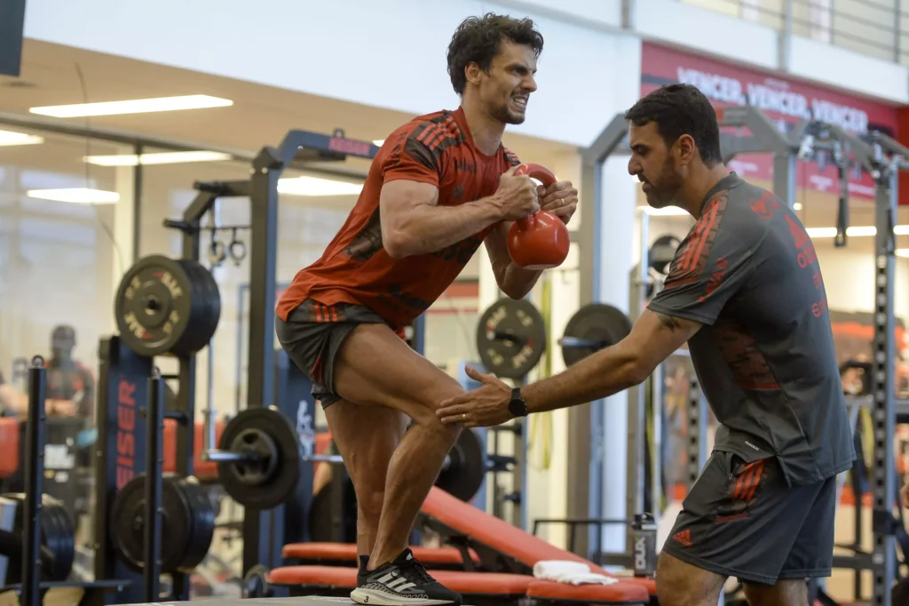 Rodrigo Caio em período de recuperação da lesão no joelho