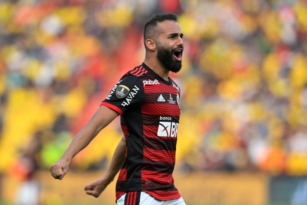 Thiago Maia comemora vitória do Flamengo na Libertadores 2022