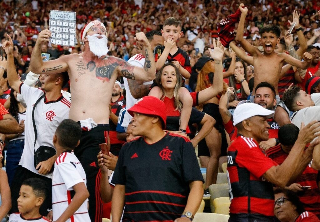 Torcida do Flamengo enche Maracanã para jogo do Flamengo