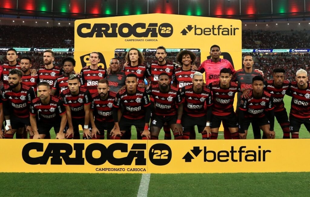 Time do Flamengo perfilado antes de jogo do Campeonato Carioca