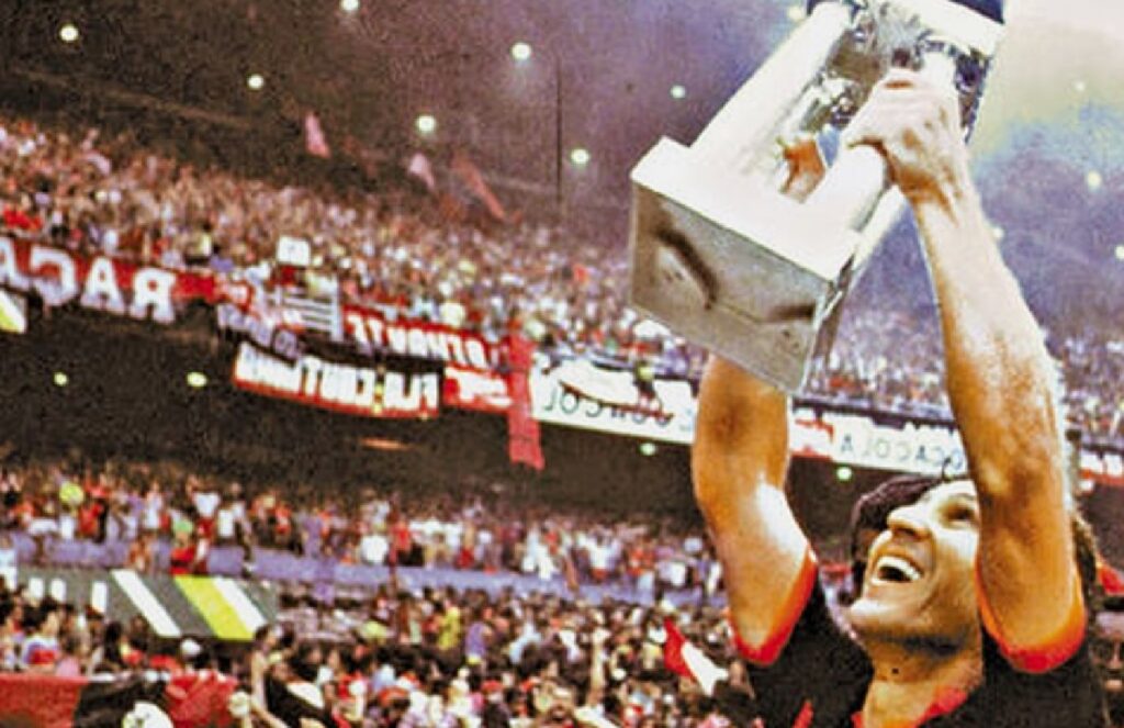 Zico comemora título do Flamengo Brasileiro de 1987