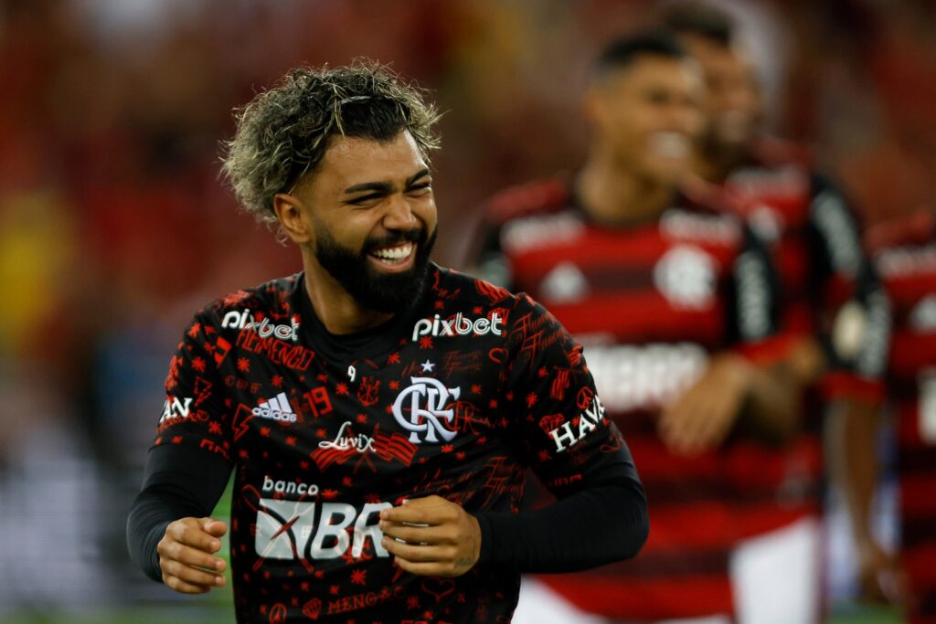 Gabriel Barbosa, do Flamengo, ri antes da partida entre Flamengo e Santos, no Brasileirão 2022, no Estádio do Maracanã