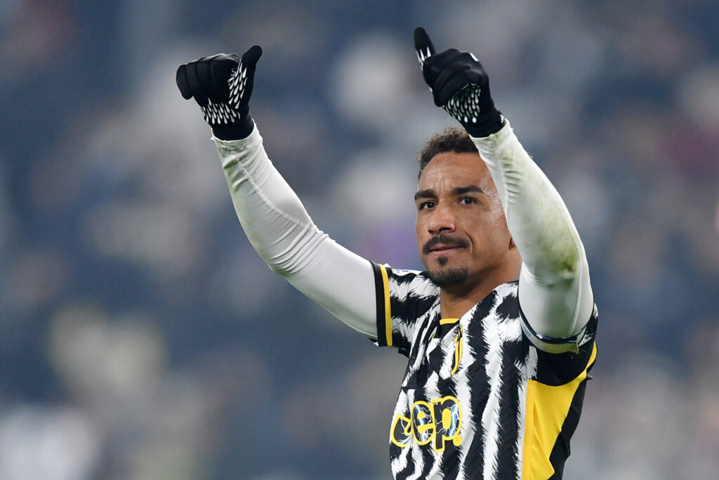 Danilo comemora gol da Juventus no Campeonato Italiano; lateral é alvo do Flamengo