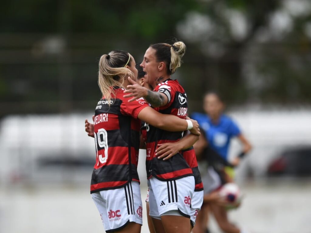 Jogadoras do Flamengo comemoram gol; Rubro-Negro bateu a Ferroviária pela Brasil Ladies Cup nesta segunda