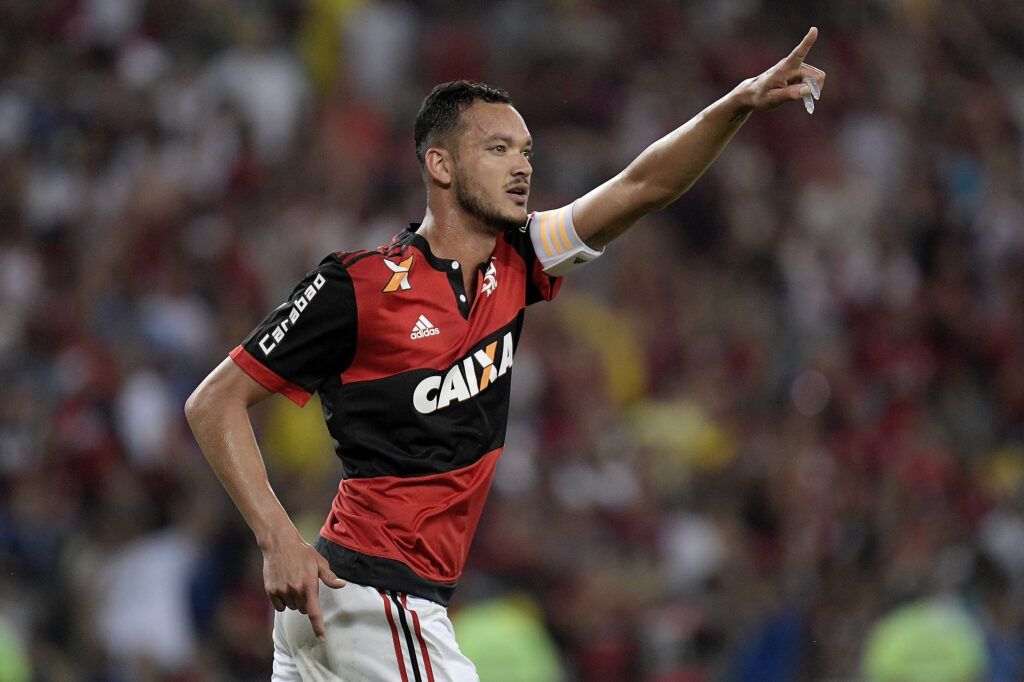 Réver defendeu o Flamengo entre 2016 e 2018 e se aposentou neste ano no Atlético-MG