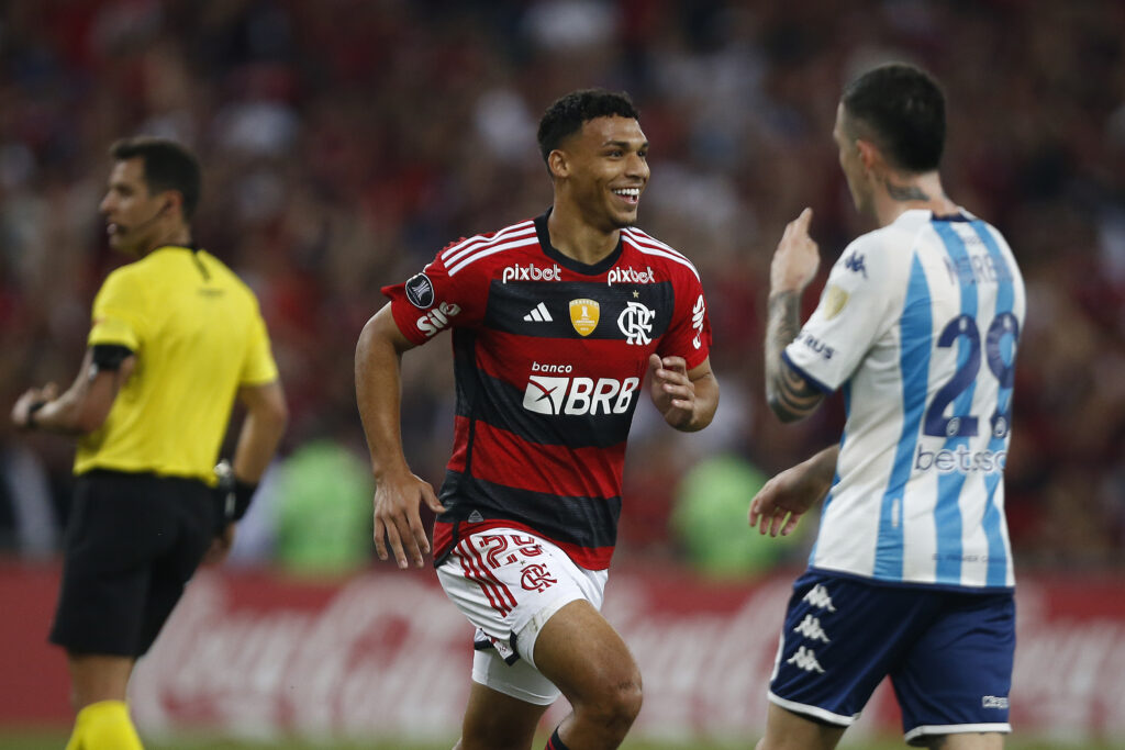 Victor Hugo e Wesley podem deixar Flamengo rumo a Europa em 2024