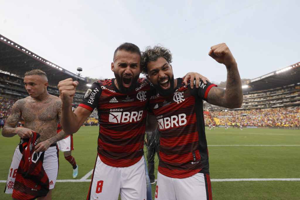 Enquanto sonha com Thiago Maia e Gabigol, Corinthians é notificado por Matías Rojas por atraso em direitos de imagem