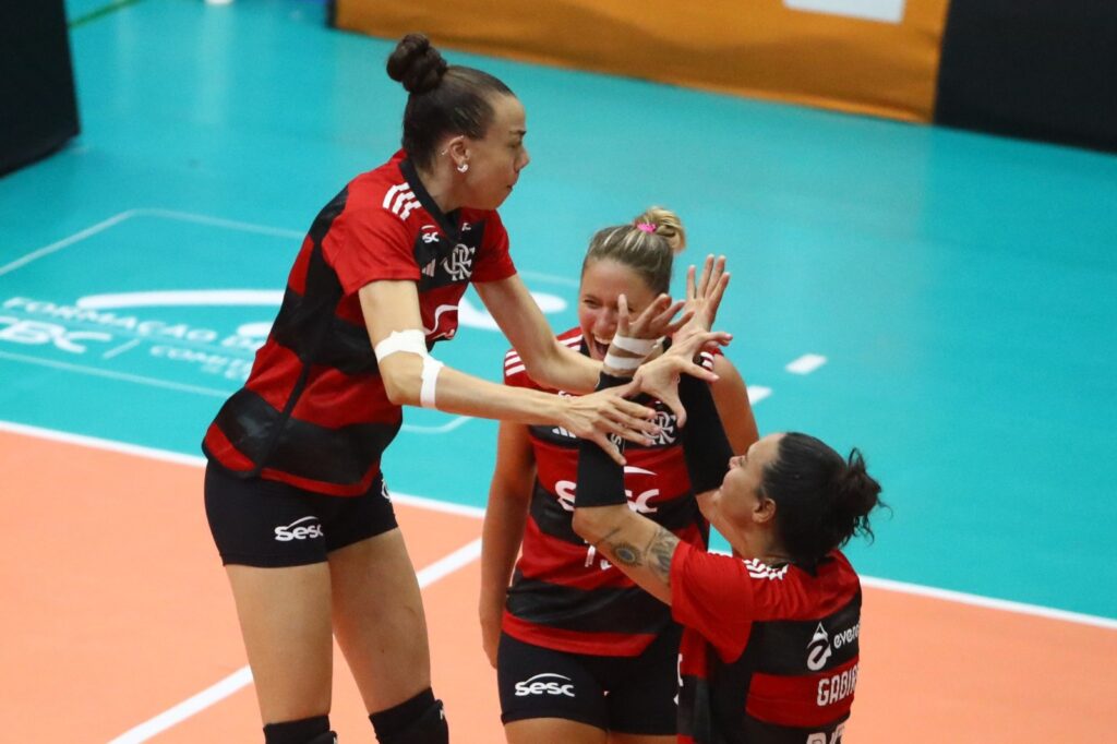 Sesc Flamengo e Maringá se enfrentam nesta segunda (4) pela Superliga Feminina de Vôlei; veja onde assistir ao vivo