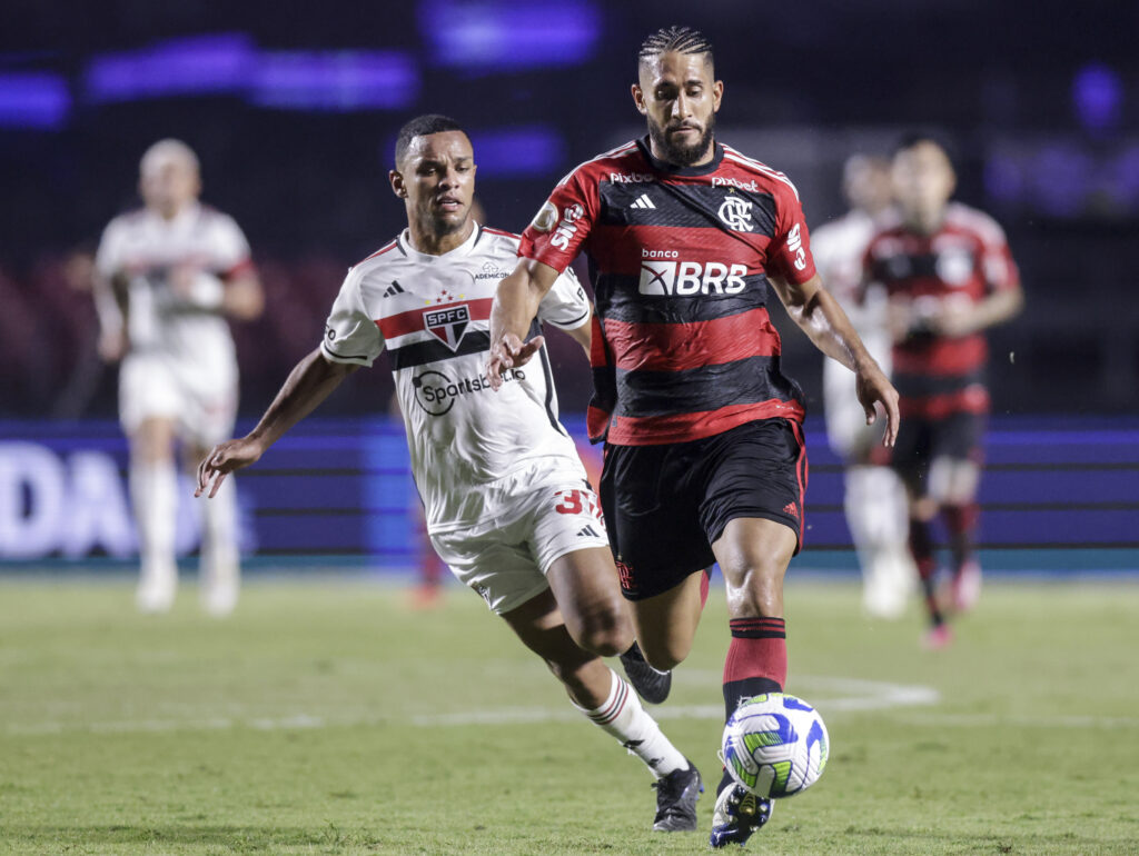 Pablo, na mira do Cruzeiro, em ação pelo Flamengo