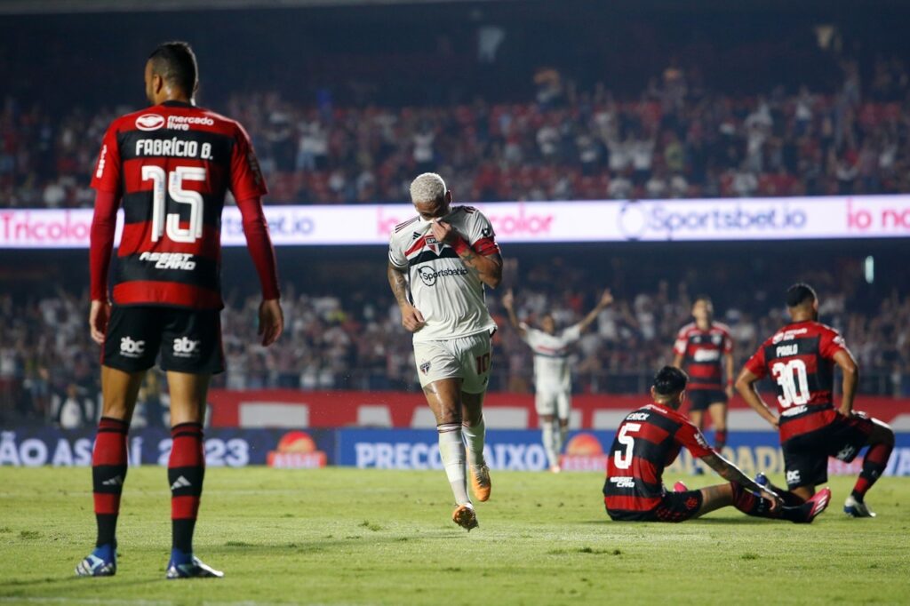 Gol de Luciano para o São Paulo sobre o Flamengo encerra temporada paras esquecer
