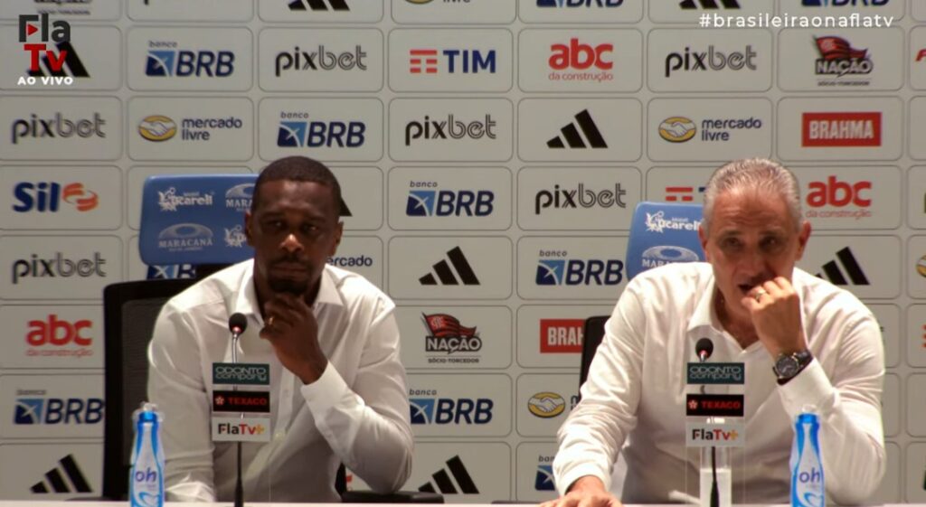 foto de tite e juan em coletiva de imprensa após jogo que marcou a despedida de rodrigo caio e filipe luís